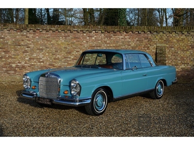 Mercedes-Benz 200-serie 250 SE Coupe W111 This concerns the