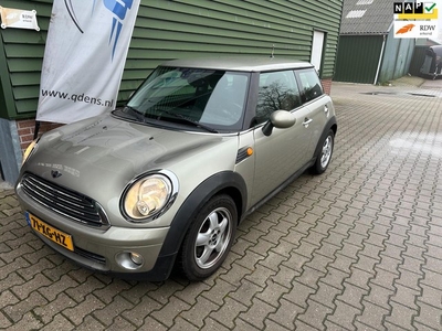 Mini Mini 1.4 One Pepper auto rookt een beetje