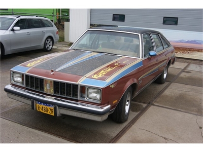 Oldsmobile Cutlass 5.0 Salon aerodeck (bj 1978, automaat)