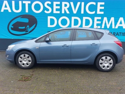 Opel Astra 1.4 100pk Edition met airco cv elektrische ramen