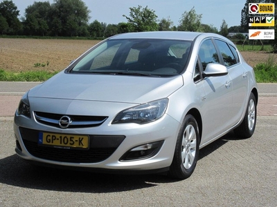 Opel Astra 1.4 Turbo Edition + Trekhaak+Parkeersensoren