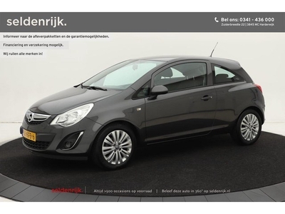 Opel Corsa 1.4-16V Edition Navigatie Airco Cruise