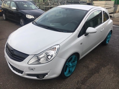 Opel Corsa 1.4-16V Sport rijbare schade