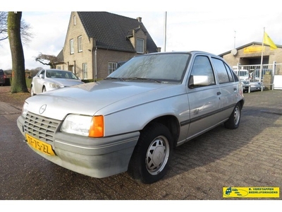 Opel Kadett 1.6i LS 5 DEURS ZIE OPMERKINGEN !!!