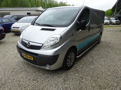 Opel Vivaro 2.5 CDTI L2H1 airco navigatie 3 zits, Apk