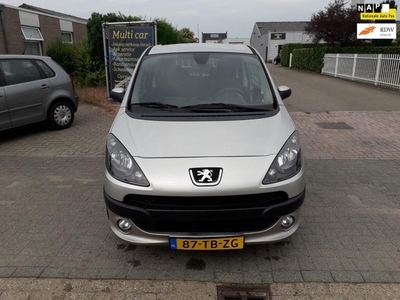 Peugeot 1007 1.6-16V Sporty