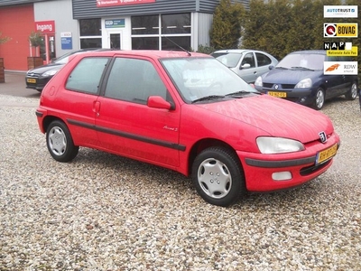 Peugeot 106 1.1 Accent Select 2 nieuwe banden Apk 21-03-2020