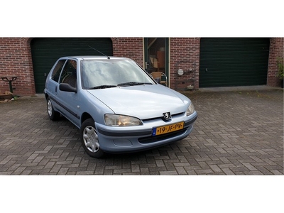 Peugeot 106 1.1 XR nette auto (bj 2002)