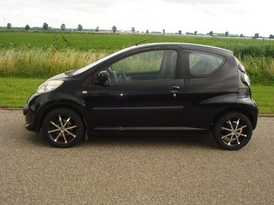 Peugeot 107 1.0-12V XS (bj 2006)