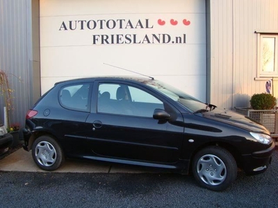 Peugeot 206 1.4 weinig klm 3drs ,Keurig , €2499 !