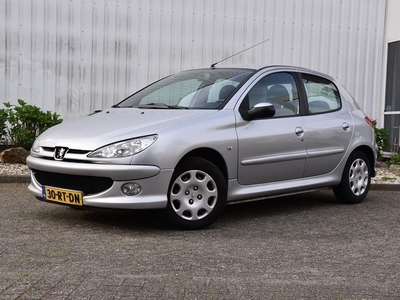 Peugeot 206 AIR-LINE 1.4 5D TREKHAAK AIRCO