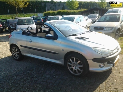 Peugeot 206 CC 2.0-16V Een NL auto en 153000 nap km Airco