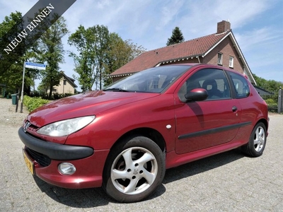 Peugeot 206 Gentry Premium 1.6-16V met Vele Opties !