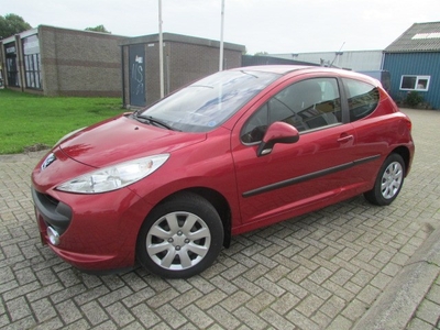 Peugeot 207 1.4-16V XS ''KEURIGE AUTO MET NIEUWE