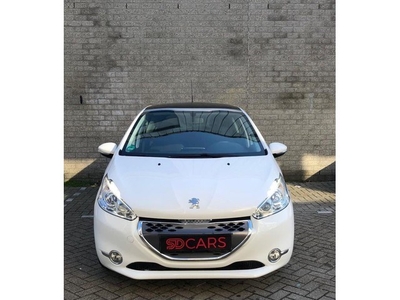 Peugeot 208 1.4 e-HDi Active Automaat Panoramadak