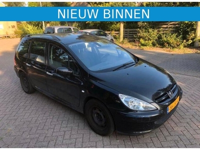 Peugeot 6 persoons 307 Break XT 1.6 16V Rijd en schakels