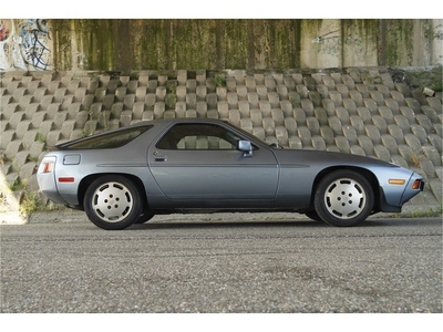 Porsche 928 S Handgeschakeld (bj 1983)