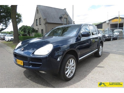 Porsche CAYENNE CAYENNE 4.5 V8 LICHT BIJGELUID IN DE MOTOR