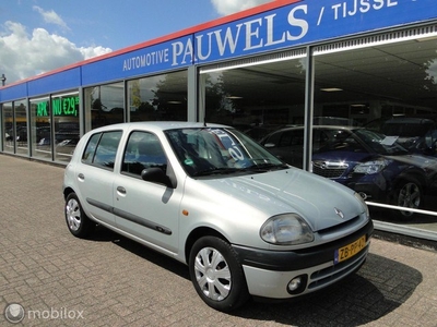 Renault Clio 1.6 RN, benzine, automaat, 1999, 133864 km.