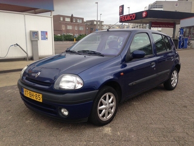 Renault Clio 1.6 RXE Airco, weinig kilometers zondag open