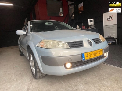 Renault Mégane 1.4-16V Dynamique Luxe / 5 drs