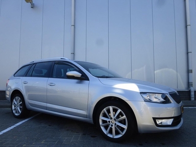 Skoda Octavia Combi 1.6 TDI Elegance DSG