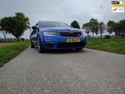 Skoda Octavia Combi 2.0 TSI RS Raceblue Metallic