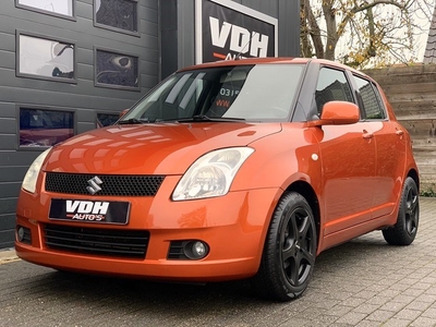 Suzuki Swift 1.5 AIRCO - NAVIGATIE - KEYLESS GO - EL PAKKET