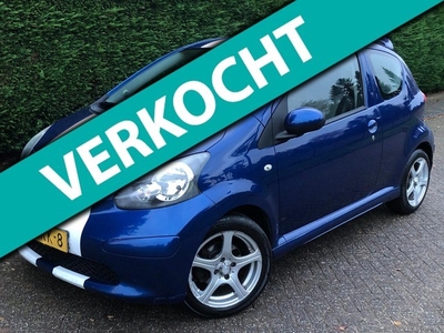 Toyota Aygo 1.0-12V + SPORTLOOK/ELEK PKT/ LEER/AIRCO/LM