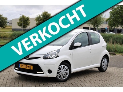 Toyota Aygo 1.0 VVT-i Aspiration l Airco l Navigatie l LED