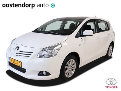 Toyota Verso 1.8 VVT-i Aspiration Trekhaak Parkeer