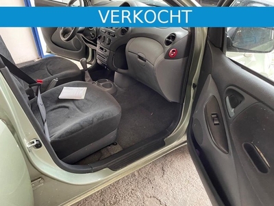 Toyota YARIS YARIS; 1.0 16V VVT-I 5-DRS Volle Jaar APK!!!