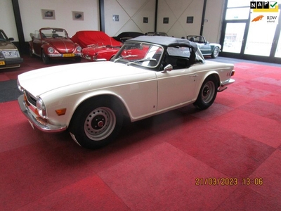 Triumph TR6 in nieuwstaat is boddy off gerestaureerd