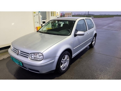 Volkswagen Golf 1.6-16V Highline