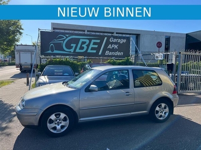 Volkswagen Golf 1.6 16V Sportline // Nieuwe APK // Airco !!