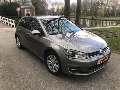 Volkswagen Golf 1.6 TDI Highline Auto is verkocht verkocht