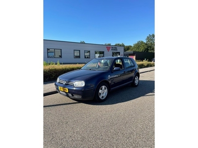 Volkswagen Golf 1.8-5V Highline