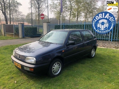 Volkswagen Golf 1.8i CL - AUTOMAT / CENTRALEVERG. / N.A.P.