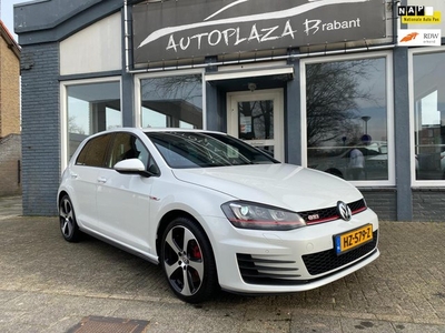 Volkswagen Golf 2.0 TSI GTI Performance/ CLIMAT/ NAVI/ PDC/