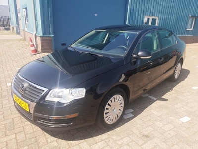 Volkswagen Passat 1.6 FSI Trendline