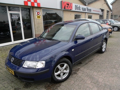 Volkswagen Passat 1.9 TDI Trendline Eerste eigenaar! Nieuwe