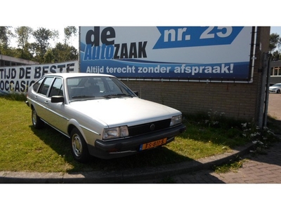 Volkswagen Passat GL5 AUTOMATIC EEN ECHTE KLASSIEKER!! NIEUW