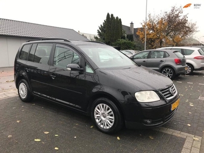 Volkswagen Touran 1.6-16V FSI Highline