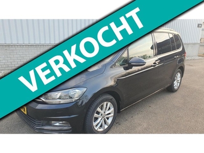 Volkswagen Touran 1.6 TDI SCR Connected Series 7p