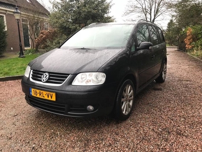 Volkswagen Touran 2.0 TDI Highline Nieuwe banden + APK