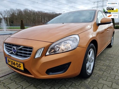 Volvo S60 1.6 T3/Full Options/apk/beurt