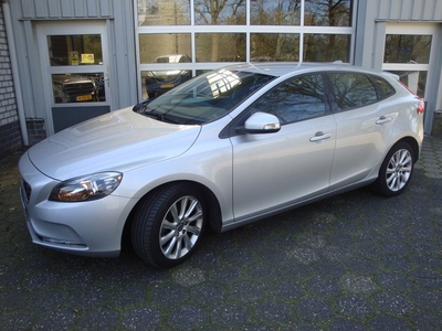 Volvo V40 1.6 T3 Kinetic 150PK / NL auto / Navigatie