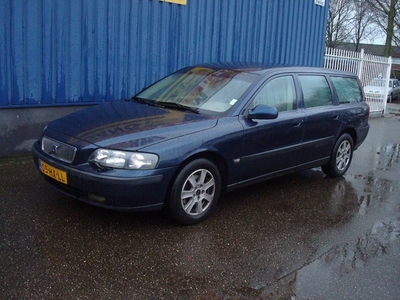 Volvo V70 2.4 D5 Comfort Line AIRCO+ NAVI + TREKHAAK .