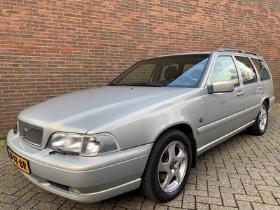 Volvo V70 2.4 Europa Exclusive - leder - lage KM stand