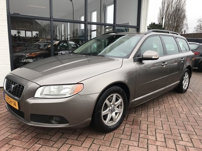 Volvo V70 2.4D , D5 Momentum, Automaat, Leer Zeer goed